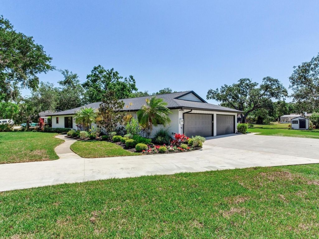 Photo of 6310 95th Street E, Bradenton, FL 34202 (MLS # TB8376601)