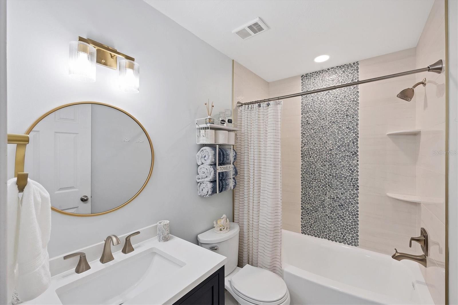 ASHTON LAKES 10 - Residential Lease