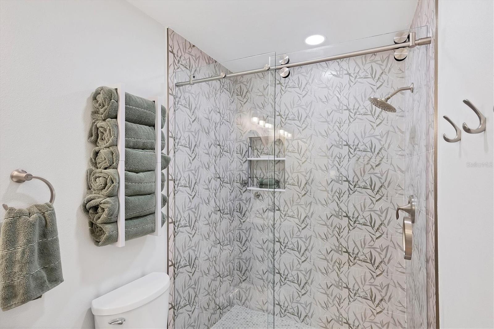 ASHTON LAKES 10 - Residential Lease