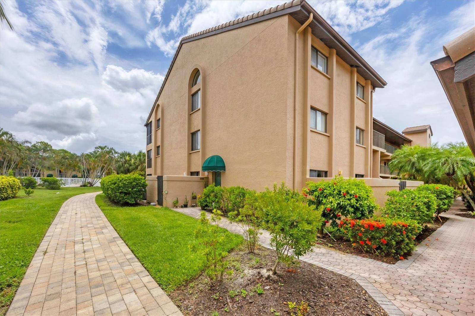 ASHTON LAKES 10 - Residential Lease