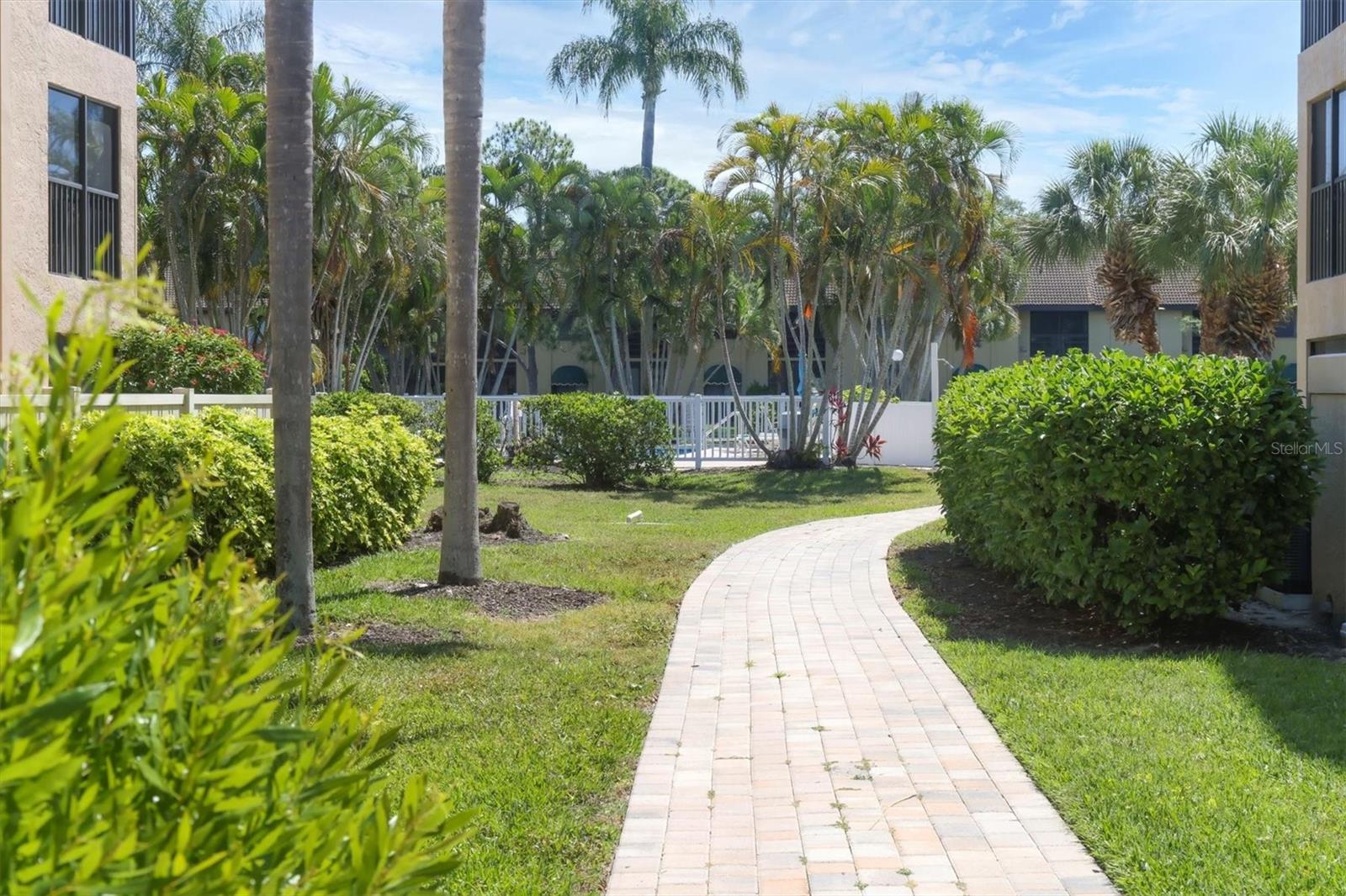 ASHTON LAKES 10 - Residential Lease