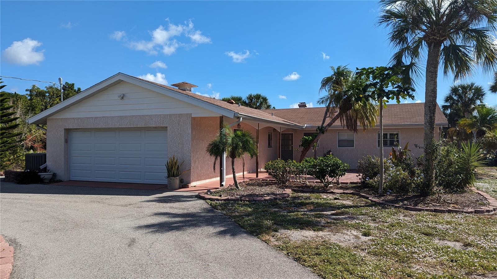 Spacious, peaceful home with plenty of room for the family. Across the street from waterfront homes, you can watch what's happening on the water from the front patio. 3.8 miles from Nokomis Public Beach, 1.3 miles from Oscar Scherer State Park, and 6 miles from I-75; you're not too far from what SW Florida has to offer, but still get to enjoy a quiet neighborhood. This home has everything your family is looking for for the perfect Florida vacation.