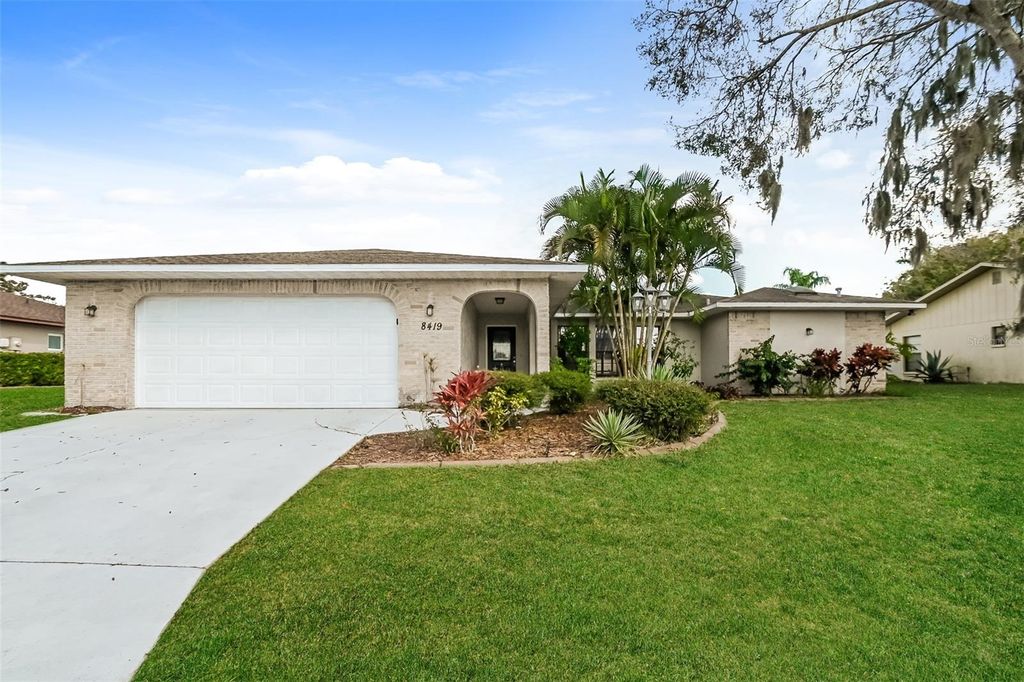 Photo of 8419 Brandeis Circle E, Sarasota, FL 34243 (MLS # C7522300)