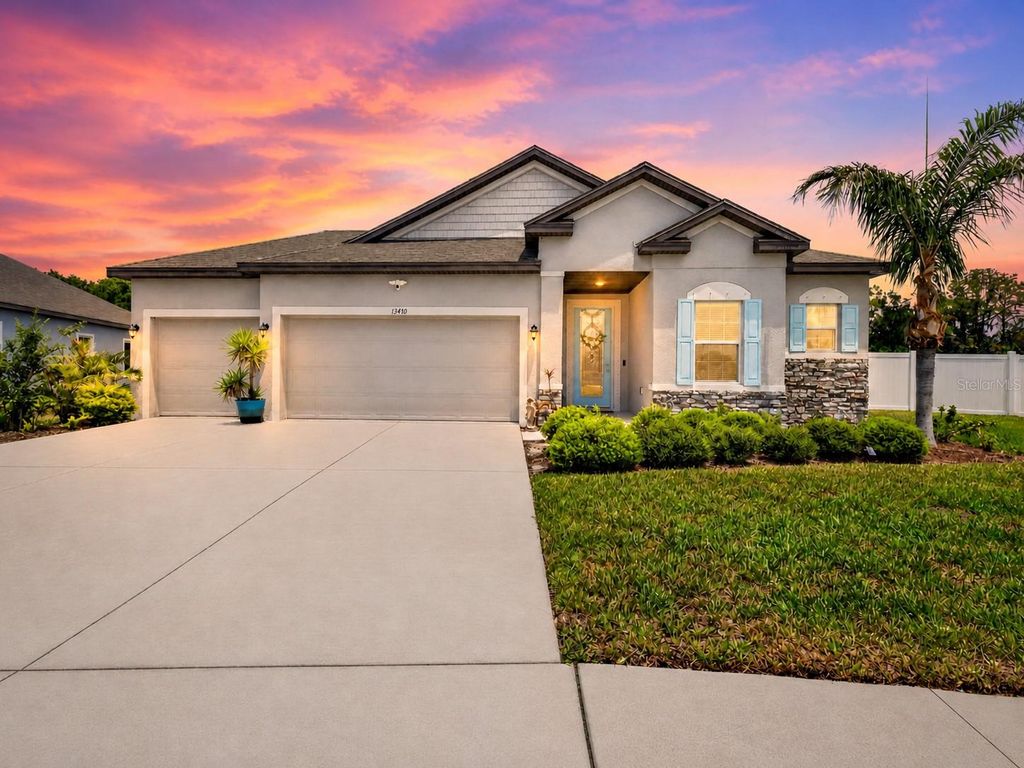 Photo of 13410 Lakeview Oaks Lane, Riverview, FL 33579 (MLS # TB8503953)