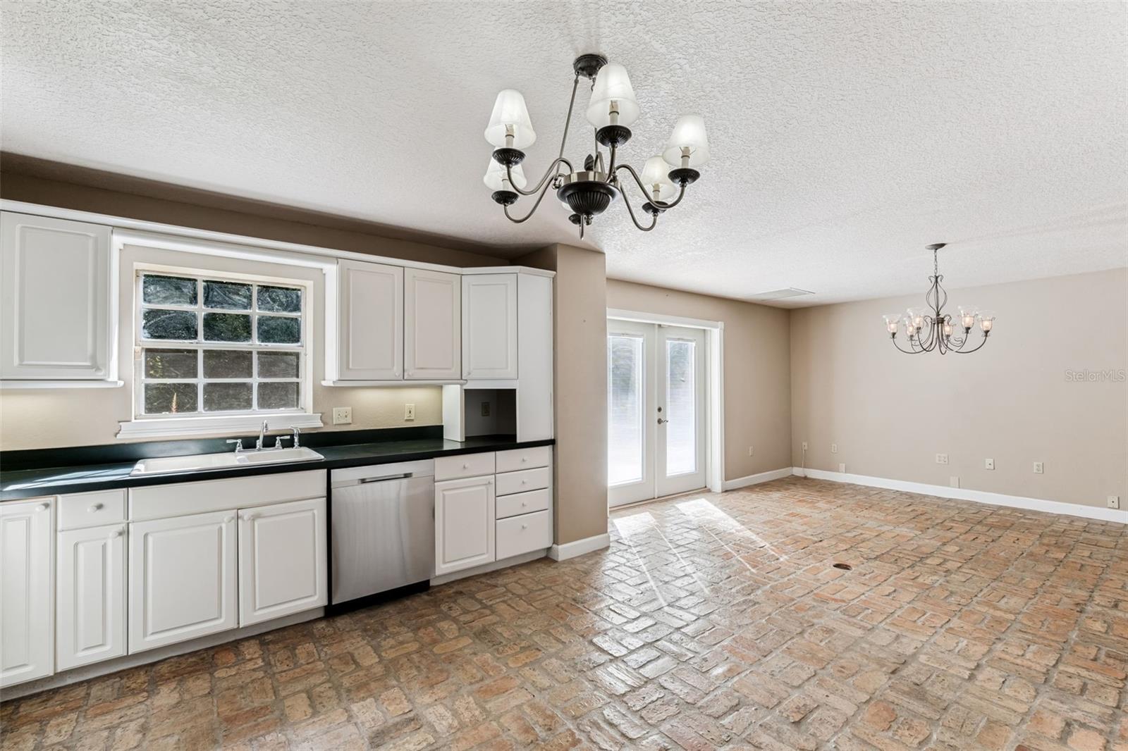 CROWN POINT WOODS - Residential