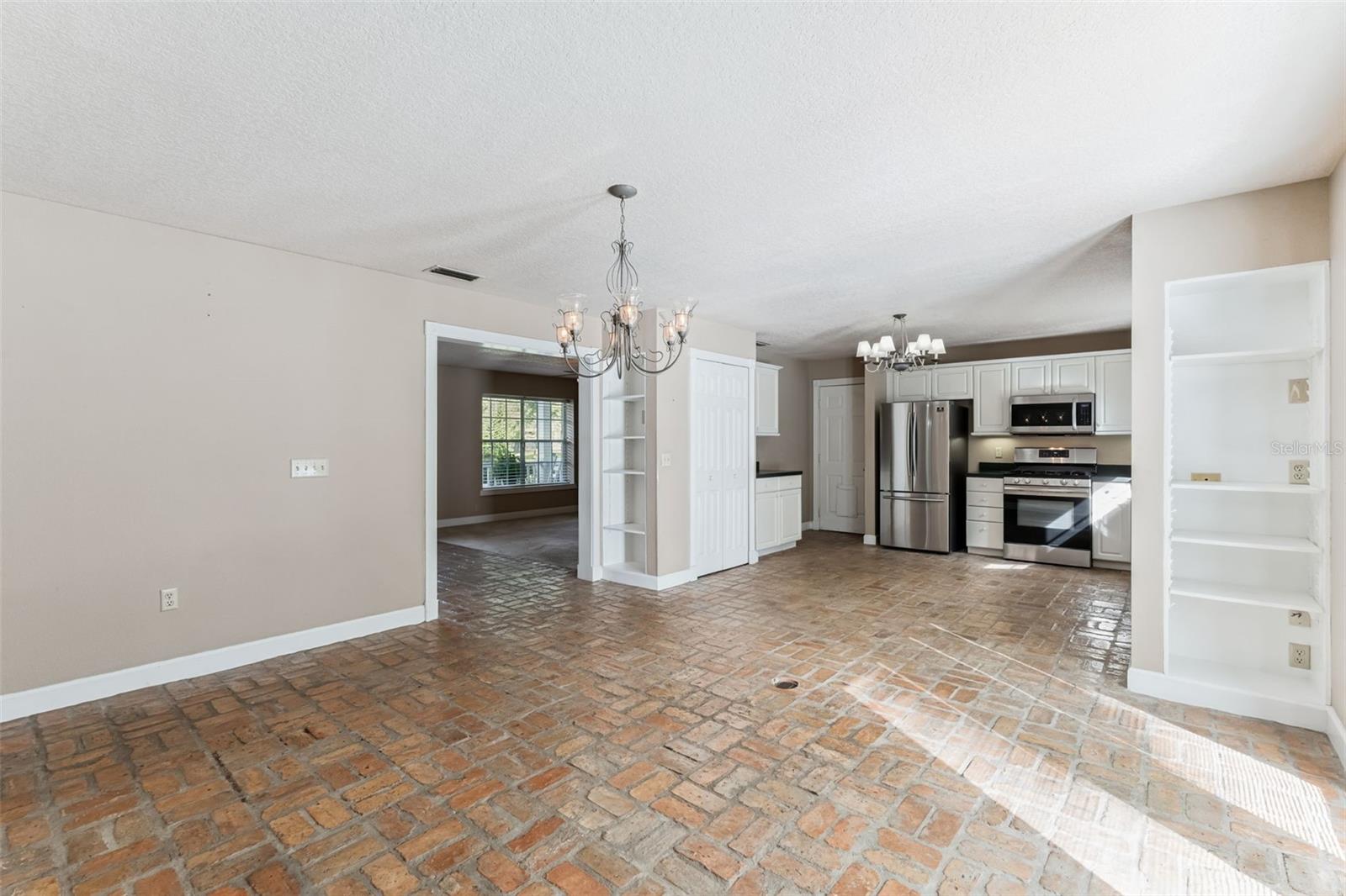 CROWN POINT WOODS - Residential