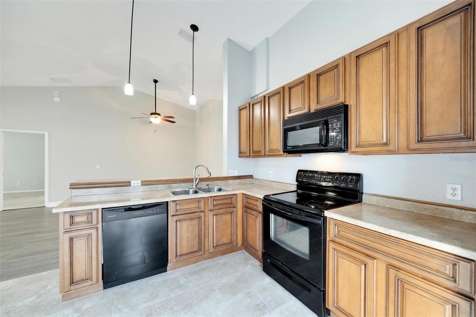 OAKDALE RIVERVIEW ESTATES UN 3 - Residential