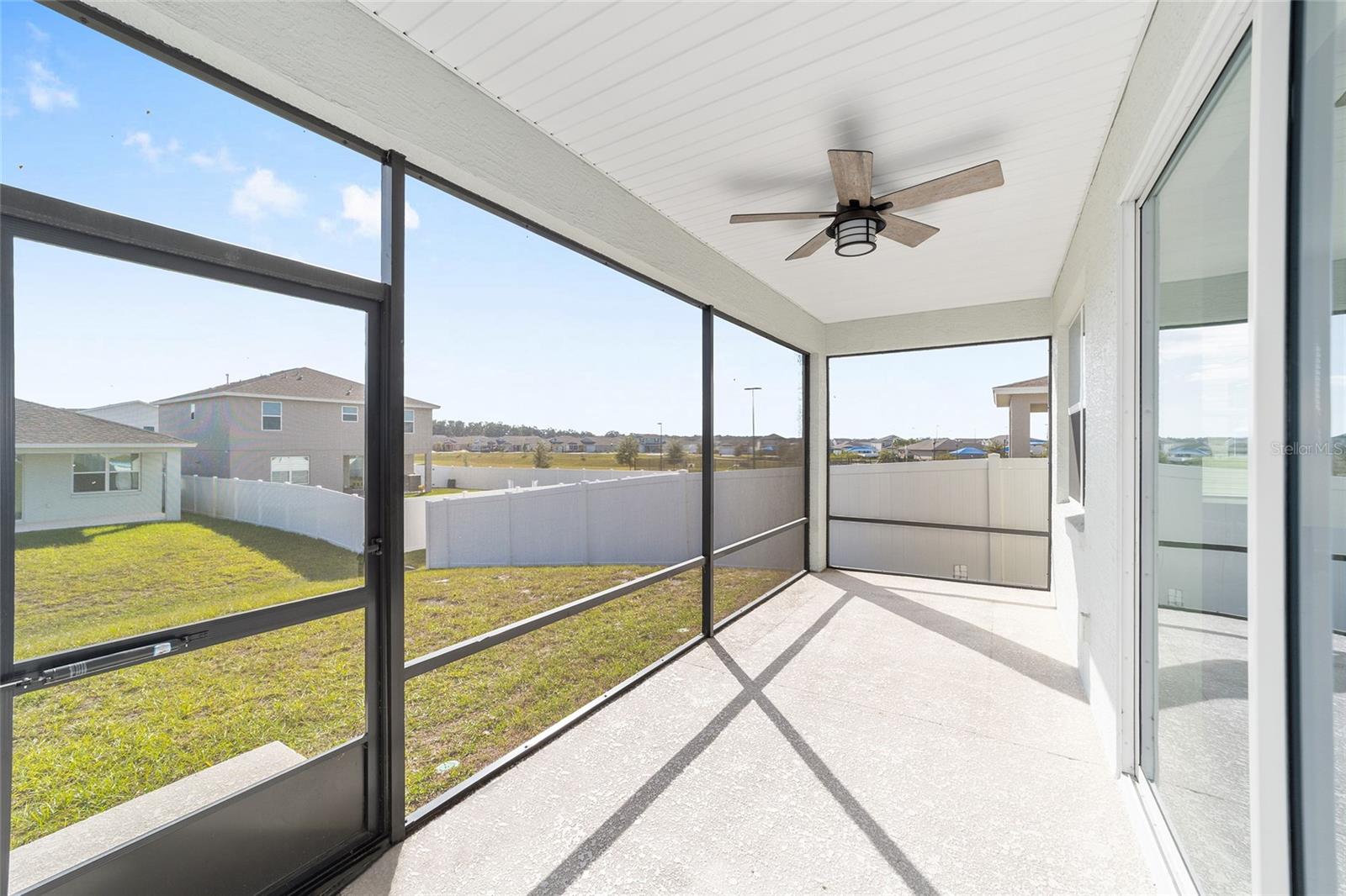 CALESA TOWNSHIP ROAN HILLS PH - Residential