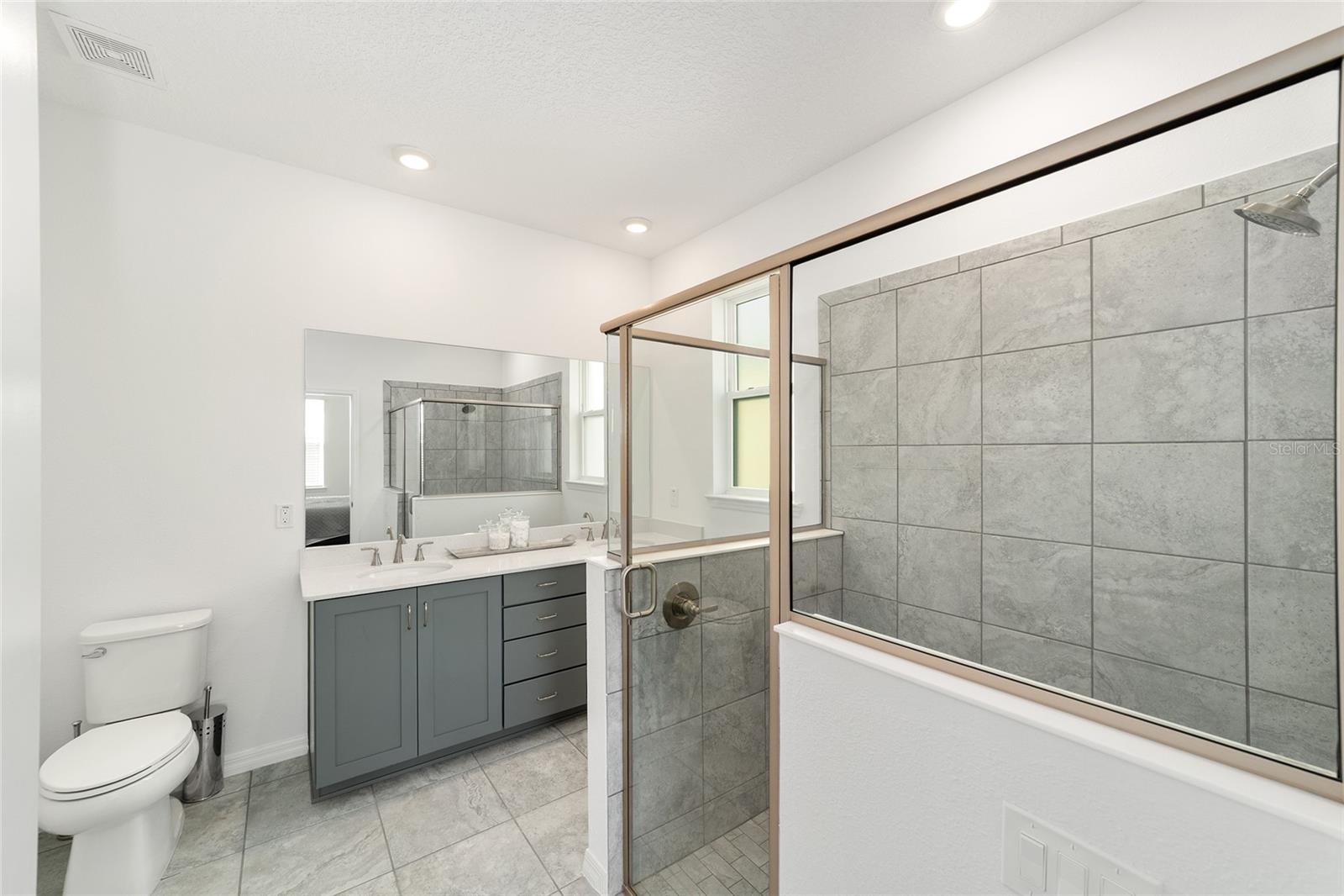 CALESA TOWNSHIP ROAN HILLS PH - Residential