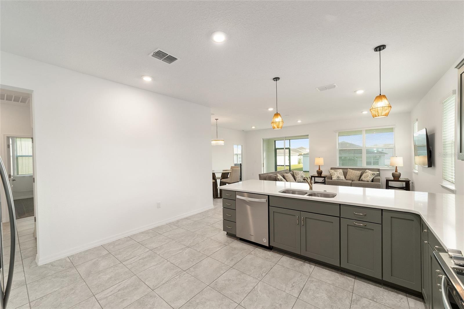 CALESA TOWNSHIP ROAN HILLS PH - Residential