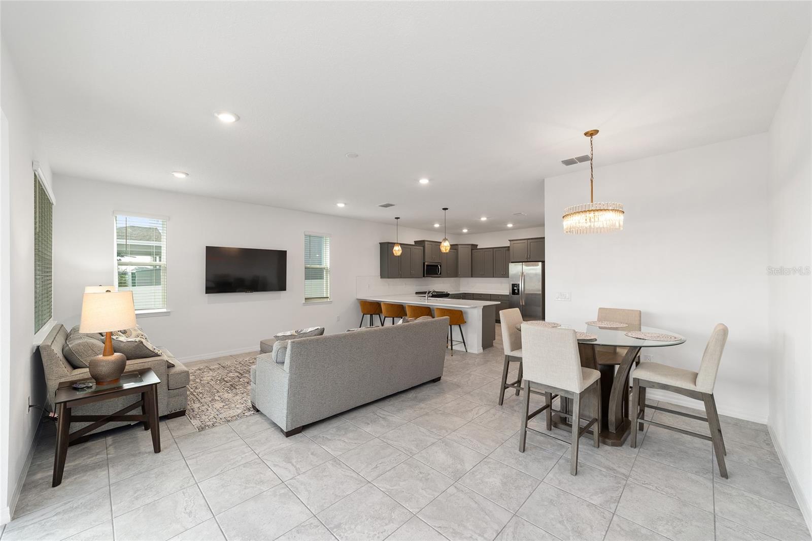 CALESA TOWNSHIP ROAN HILLS PH - Residential