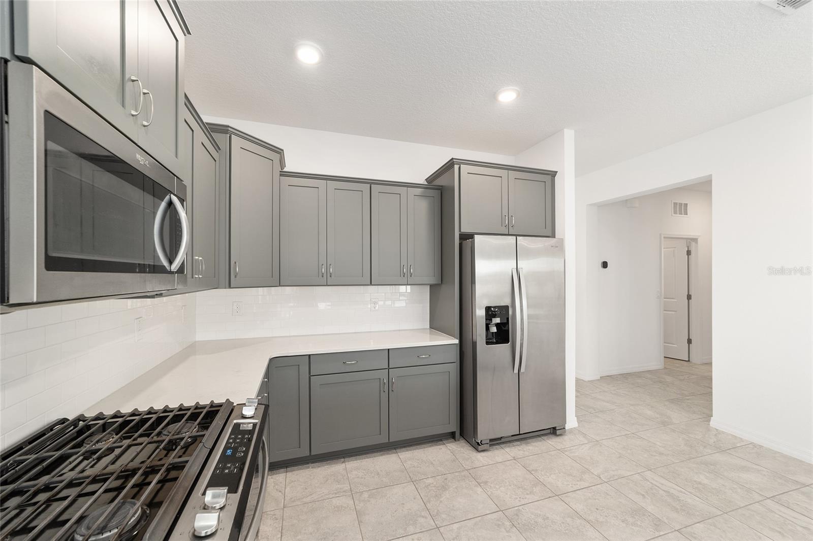 CALESA TOWNSHIP ROAN HILLS PH - Residential