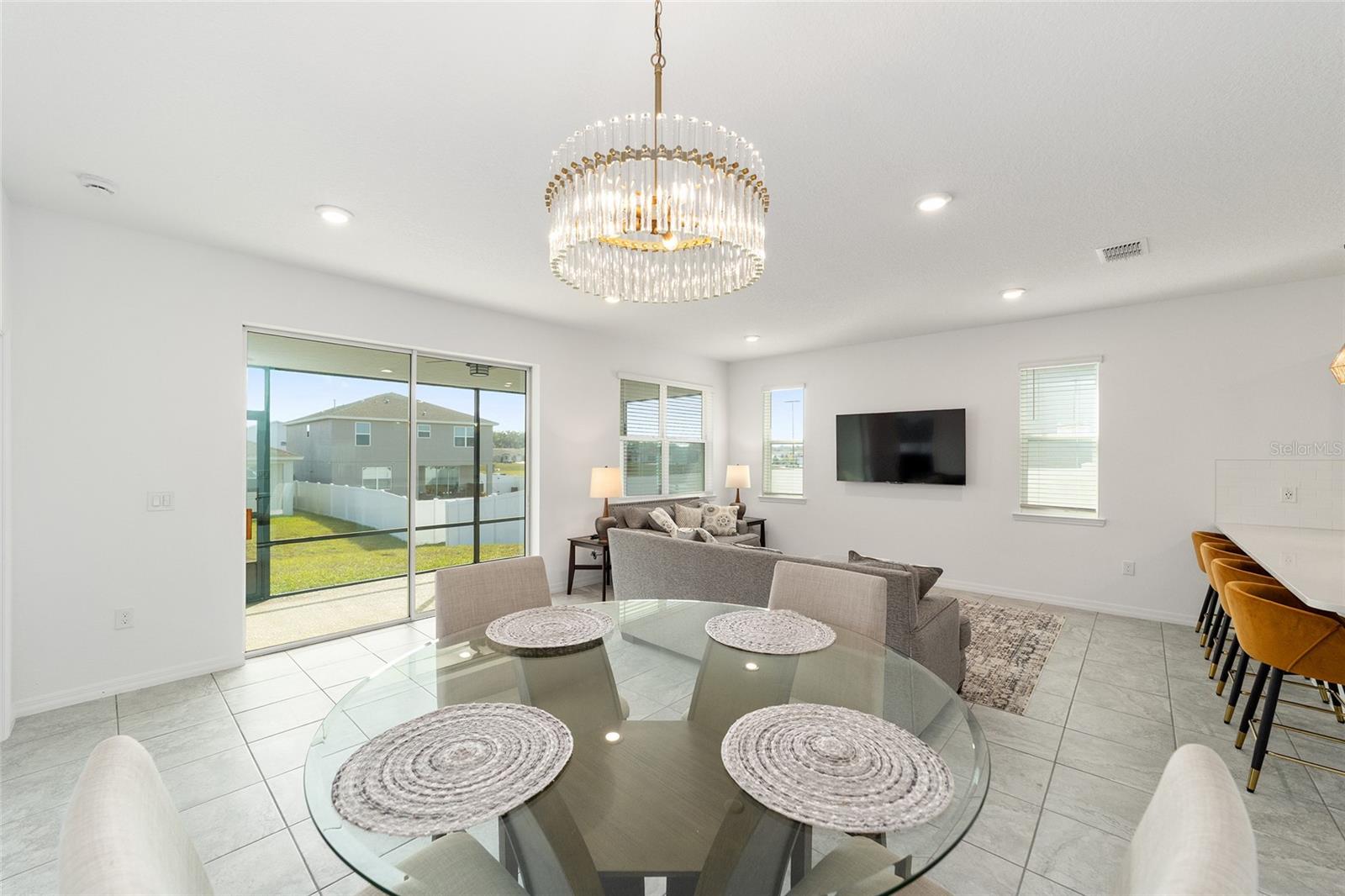 CALESA TOWNSHIP ROAN HILLS PH - Residential