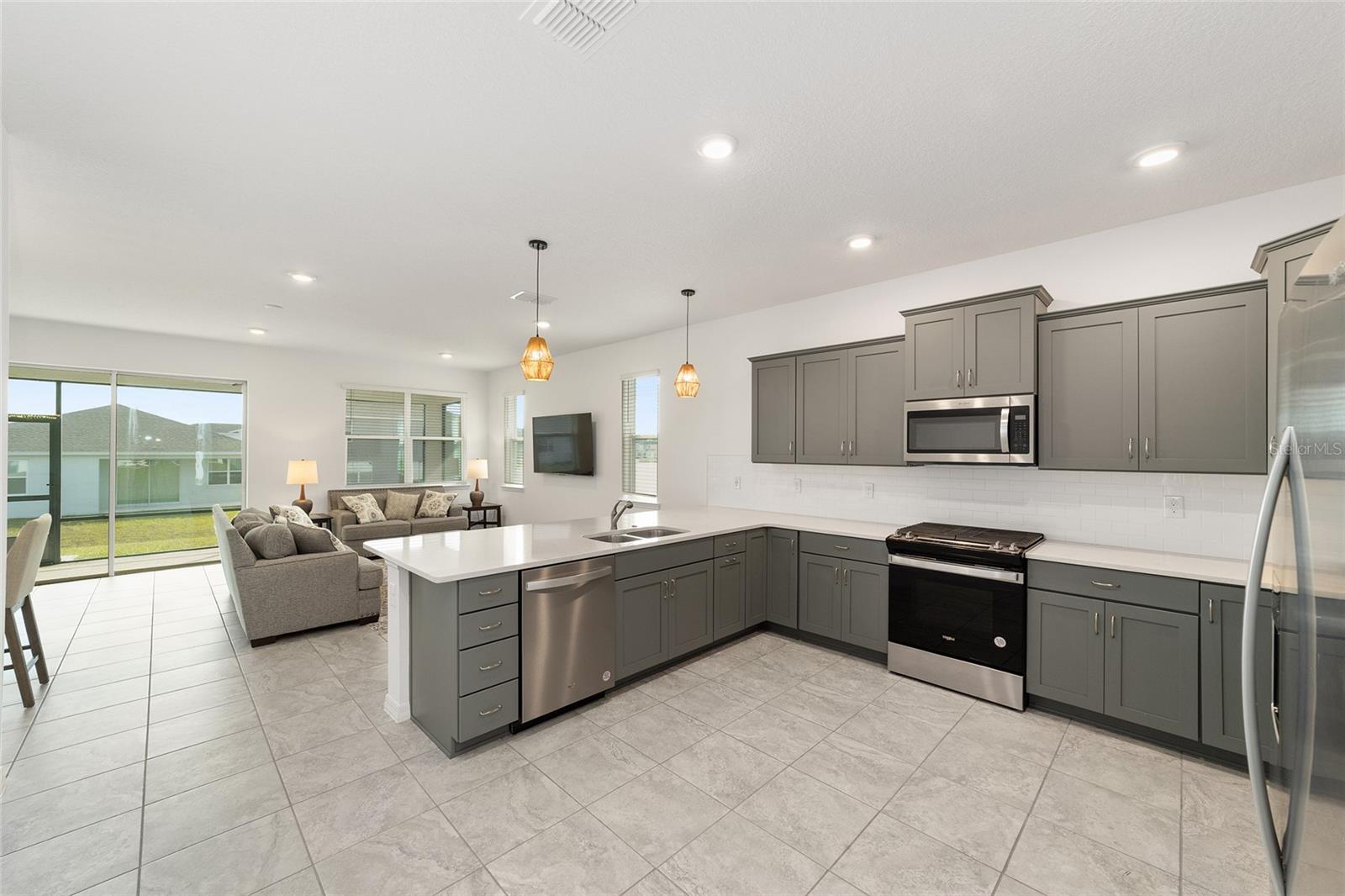 CALESA TOWNSHIP ROAN HILLS PH - Residential