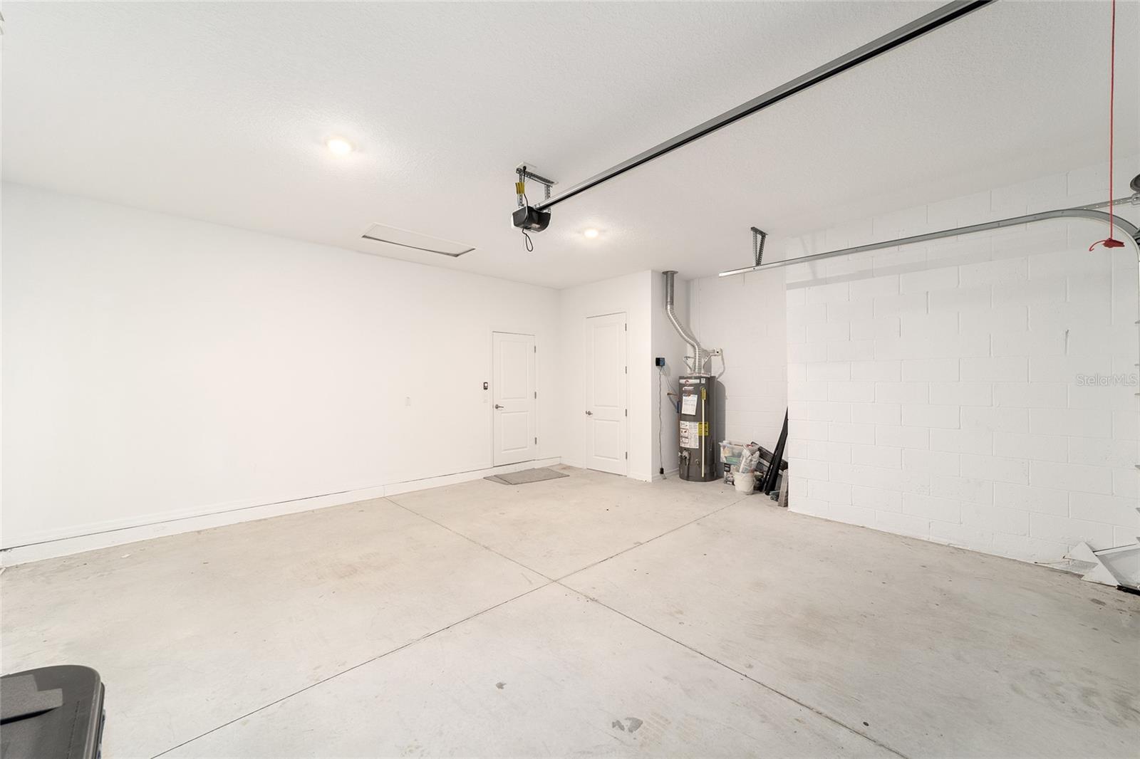 CALESA TOWNSHIP ROAN HILLS PH - Residential