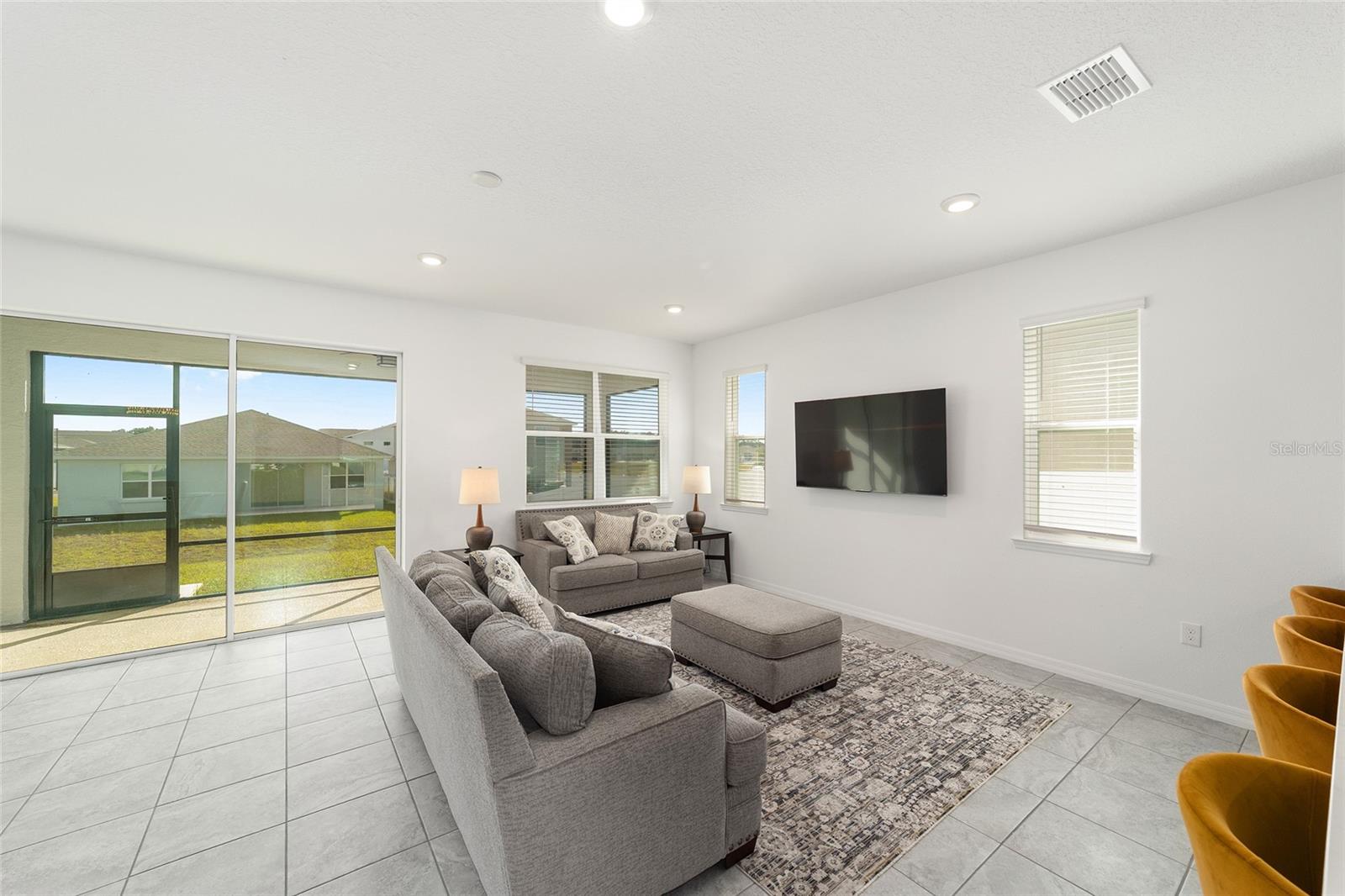 CALESA TOWNSHIP ROAN HILLS PH - Residential