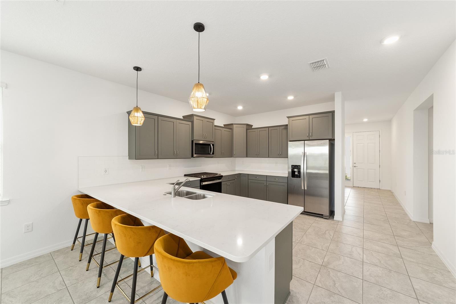 CALESA TOWNSHIP ROAN HILLS PH - Residential