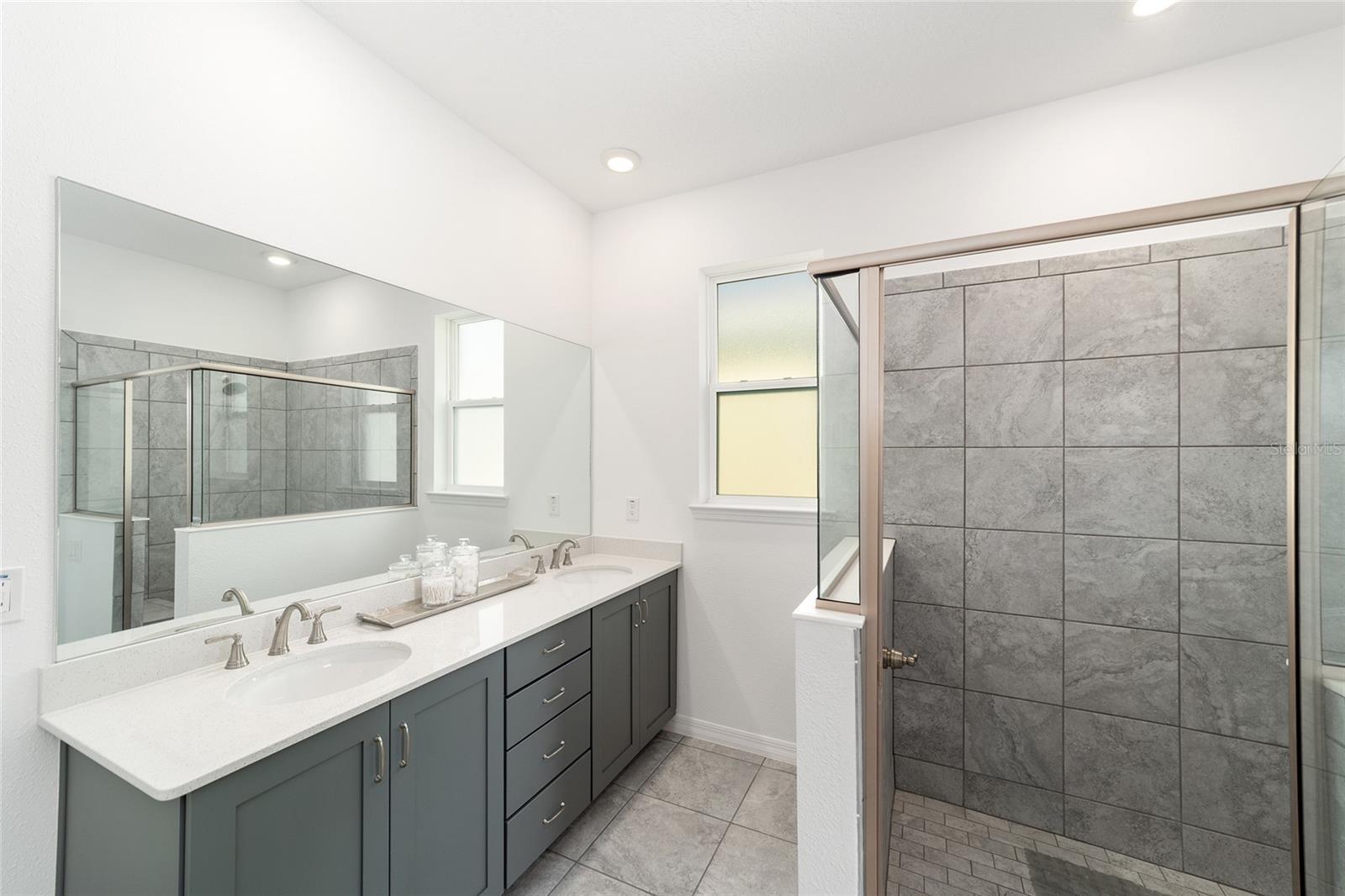 CALESA TOWNSHIP ROAN HILLS PH - Residential