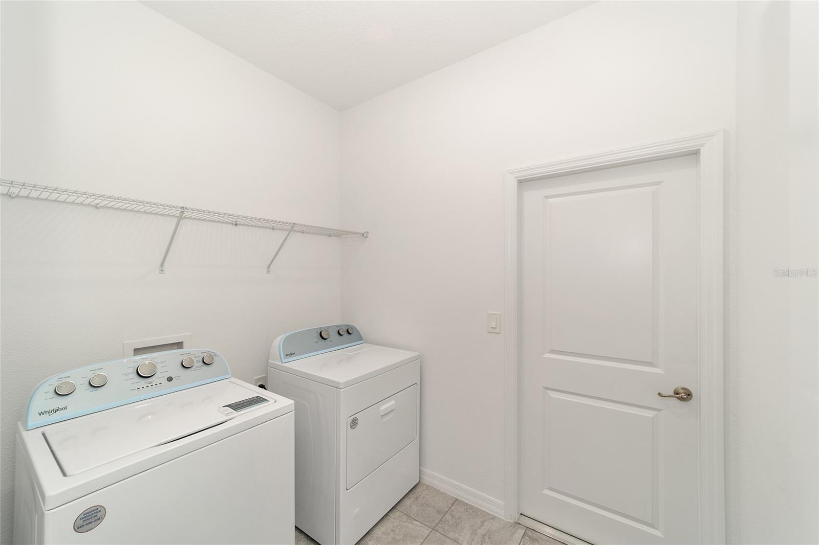 CALESA TOWNSHIP ROAN HILLS PH - Residential