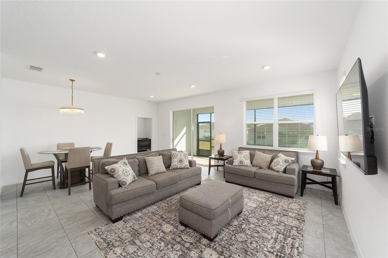 CALESA TOWNSHIP ROAN HILLS PH - Residential