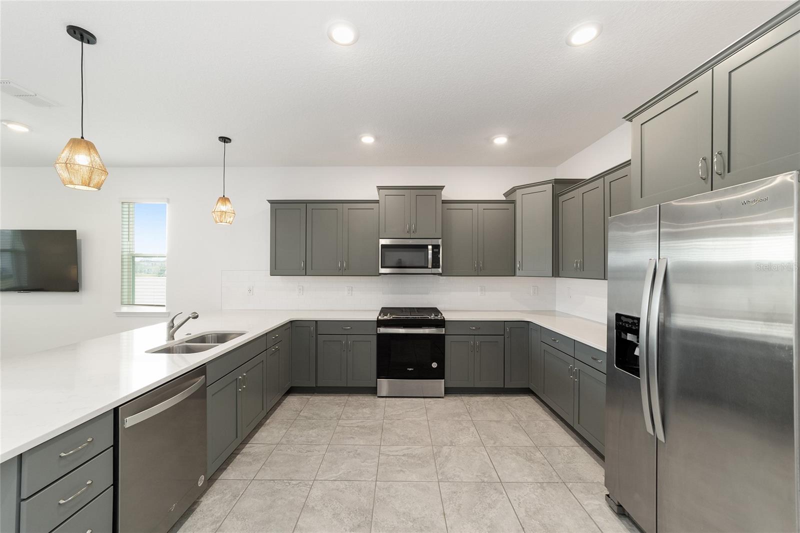 CALESA TOWNSHIP ROAN HILLS PH - Residential