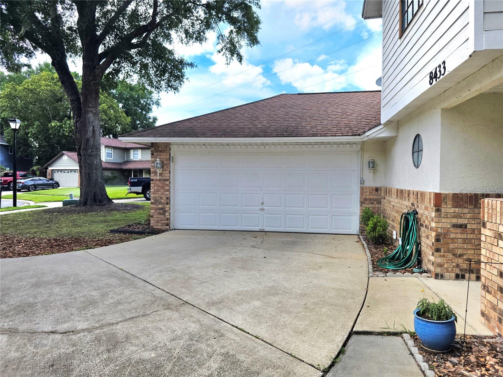 8433 COMMANDER COVE