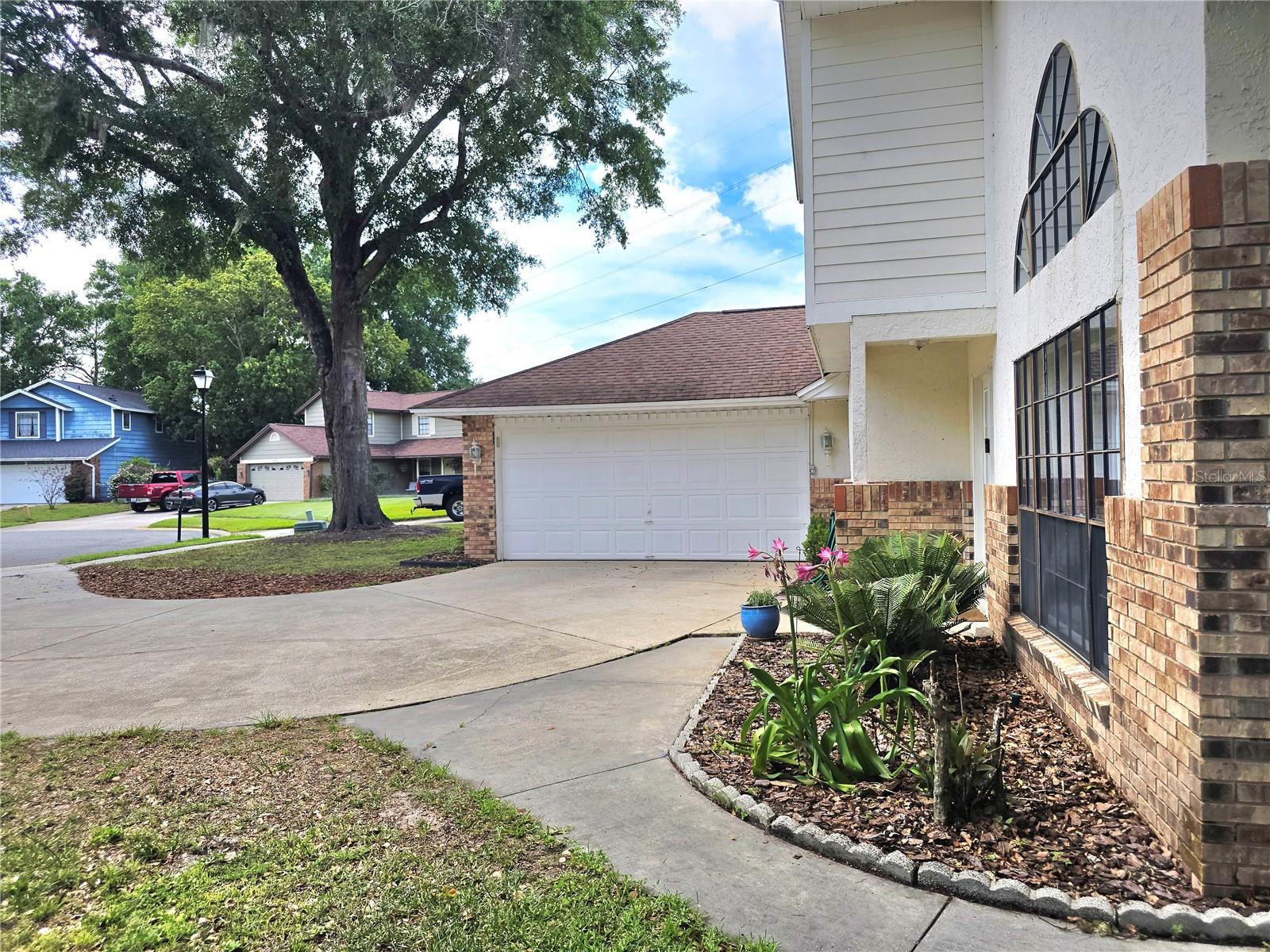 8433 COMMANDER COVE