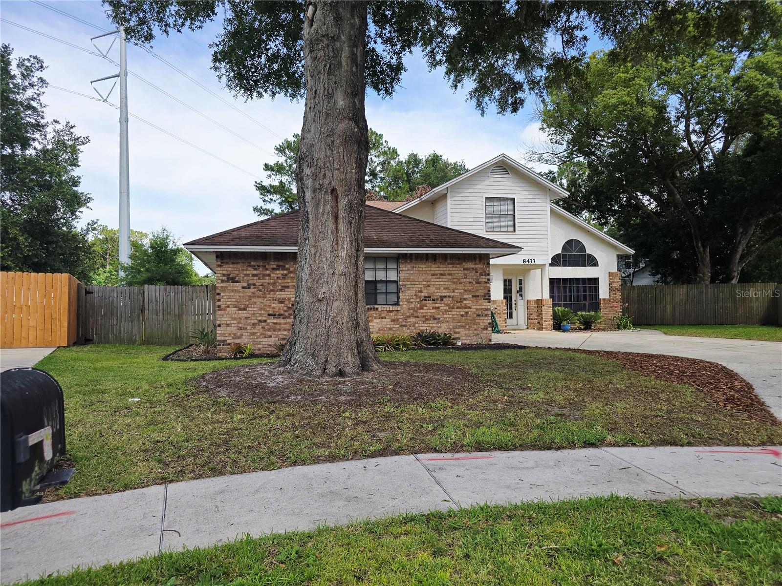 8433 COMMANDER COVE