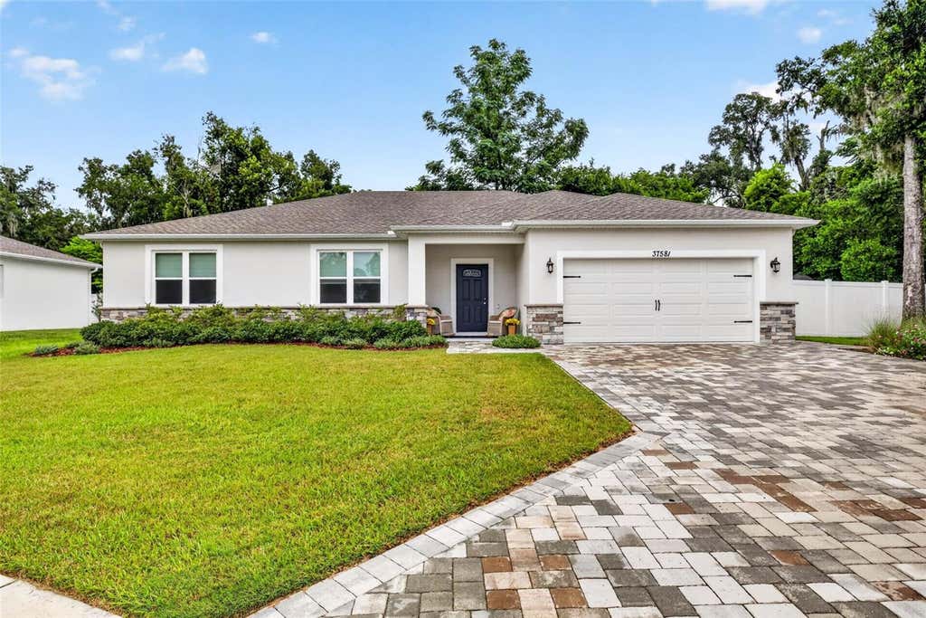 Photo of 37581 Teri Court, Dade City, FL 33525 (MLS # TB8533571)