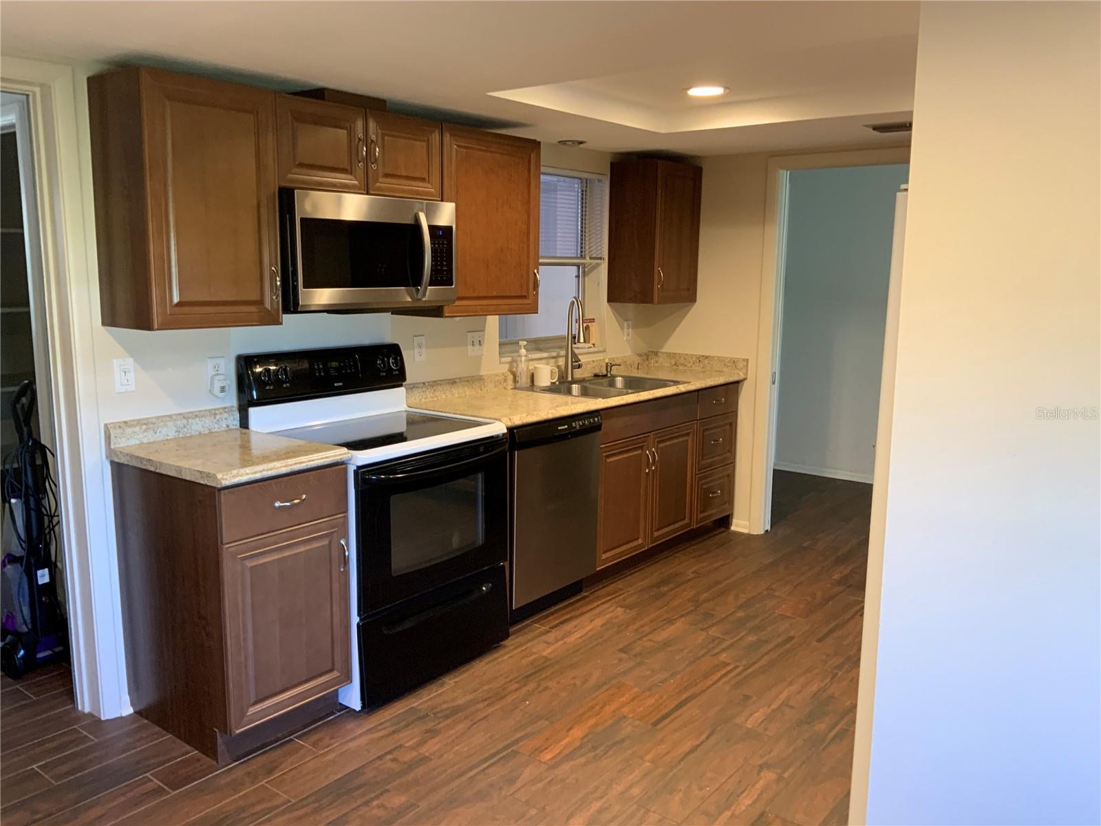 3318 VILLAGE GREEN DRIVE 823