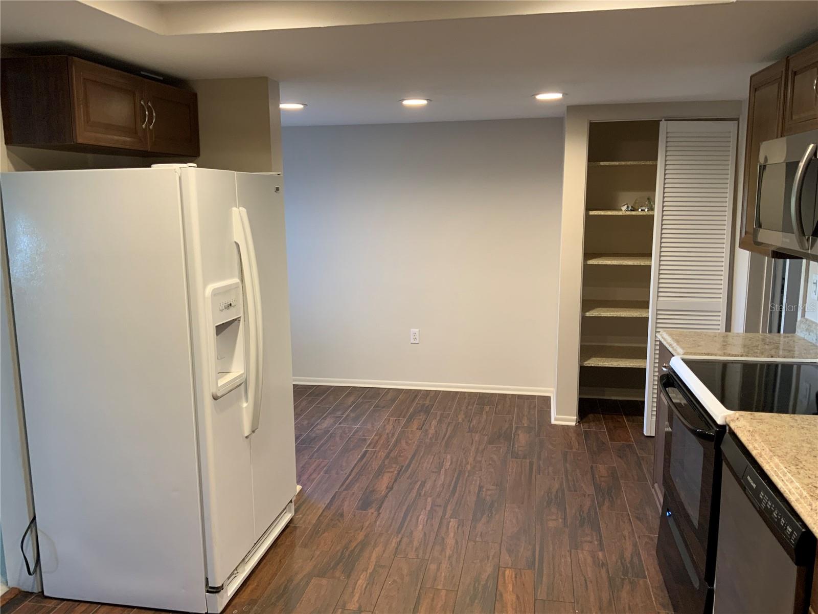 3318 VILLAGE GREEN DRIVE 823