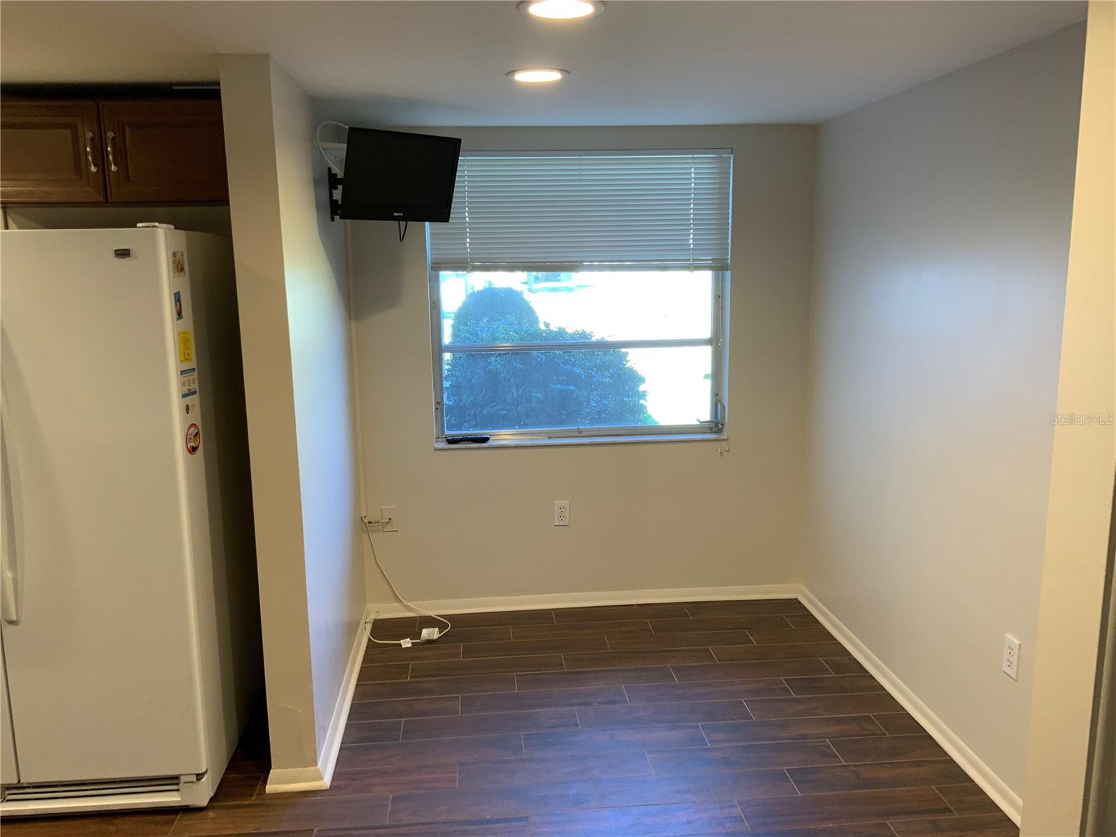 3318 VILLAGE GREEN DRIVE 823