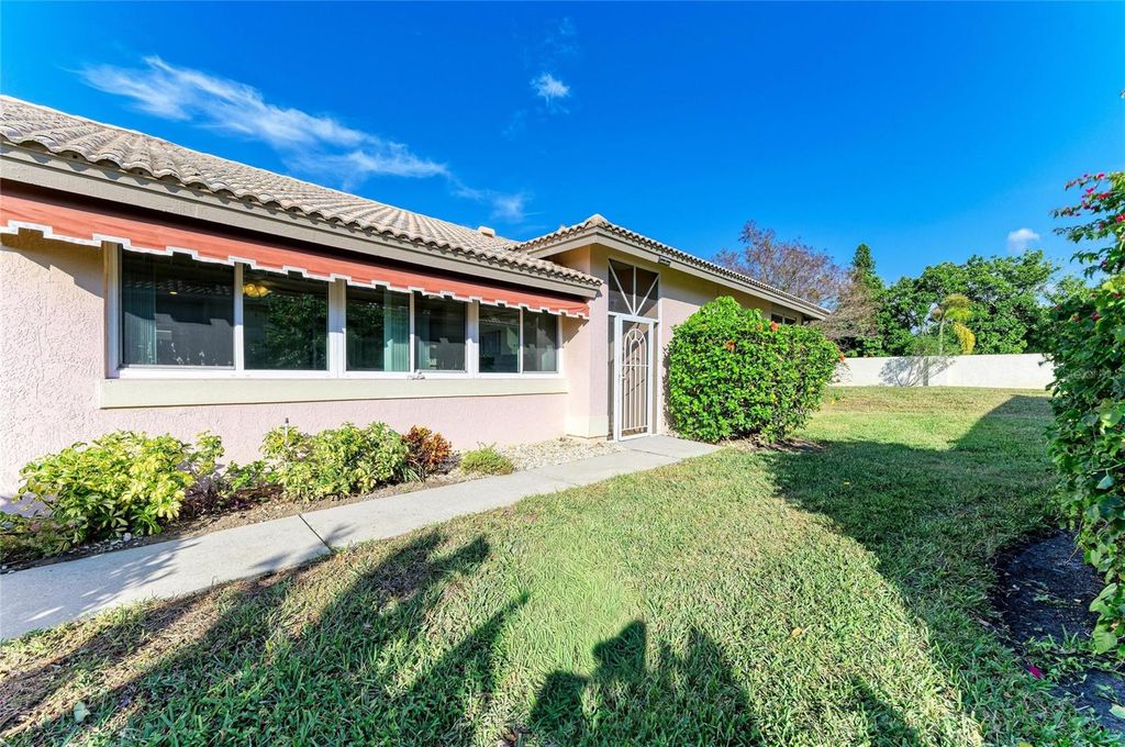 Photo of 4801 Montrose Drive, Bradenton, FL 34210 (MLS # A4673125)