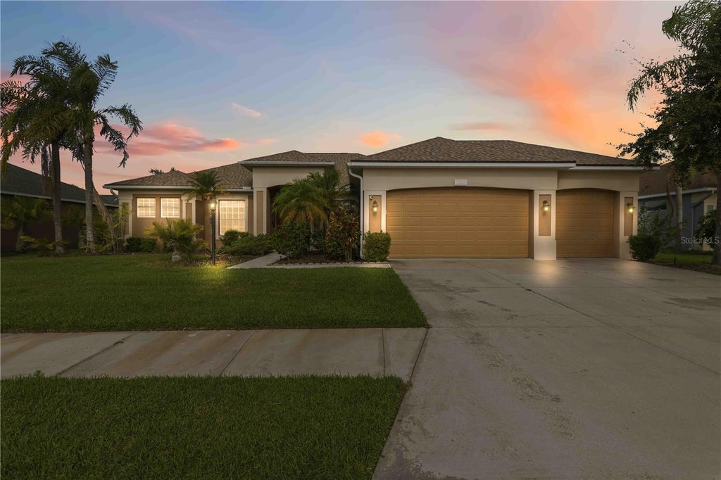 Photo of 5723 114th Drive E, Parrish, FL 34219 (MLS # A4700200)