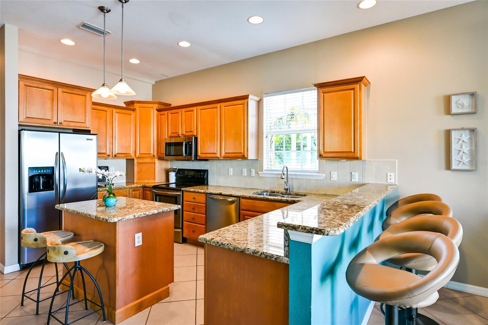 ISLAND SUN & BEACH - Residential