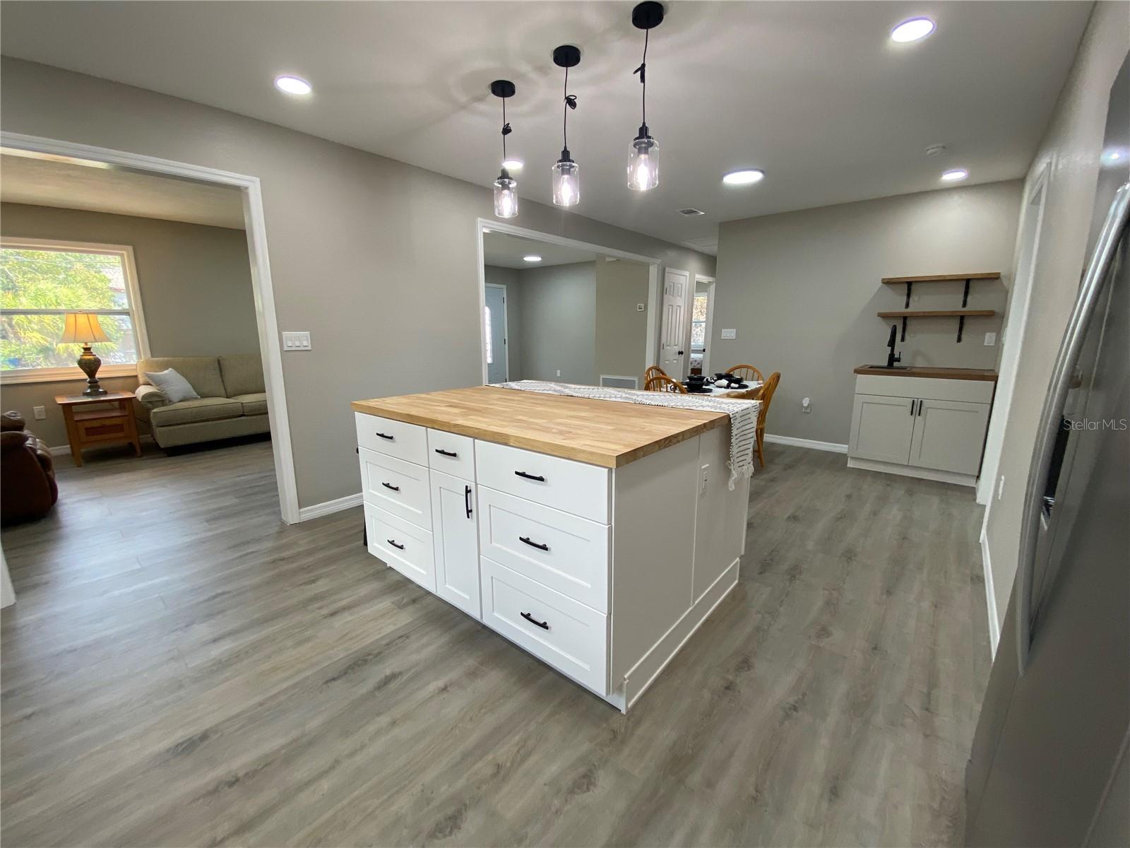 MOON LAKE ESTATES - Residential