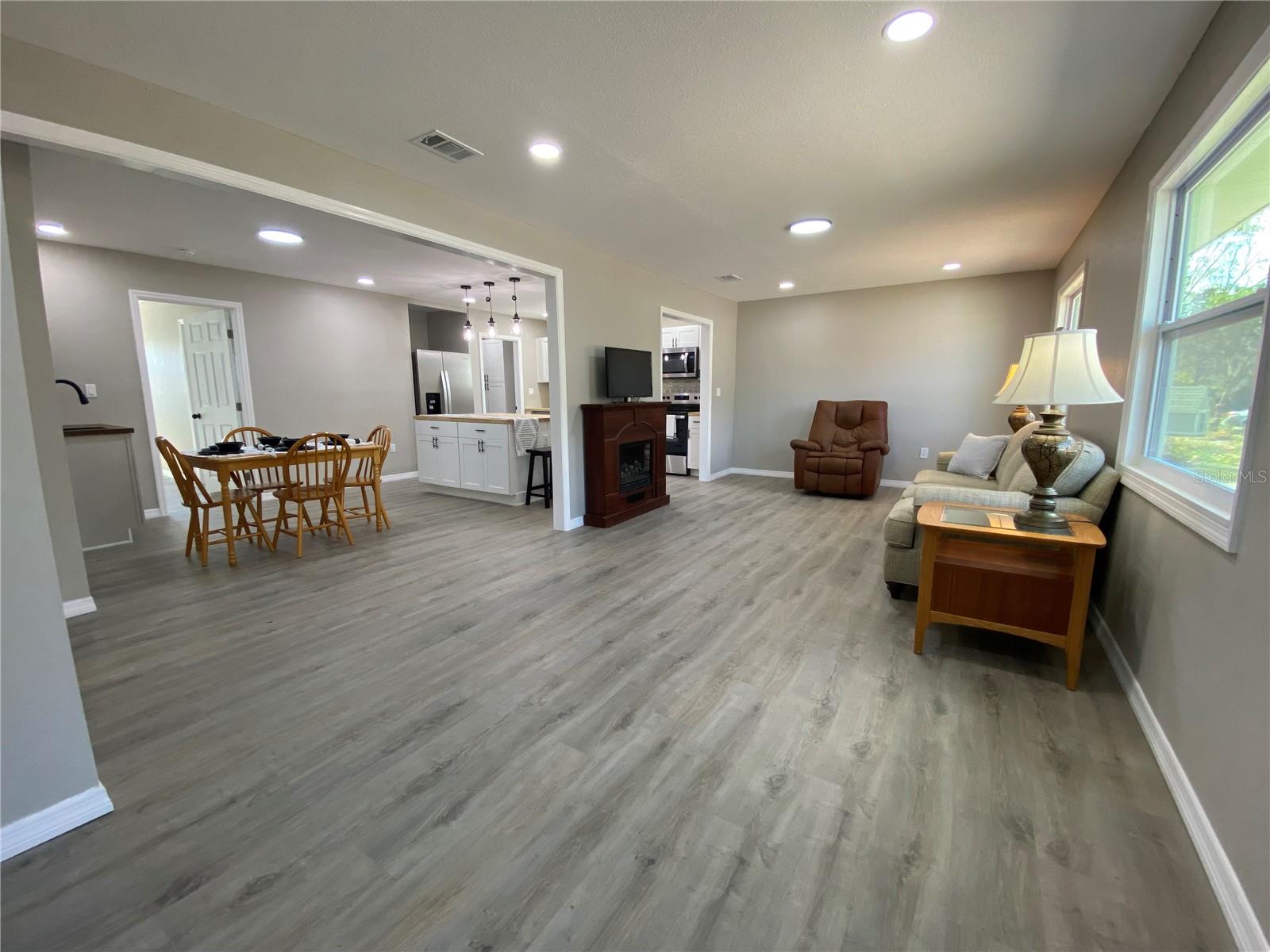 MOON LAKE ESTATES - Residential