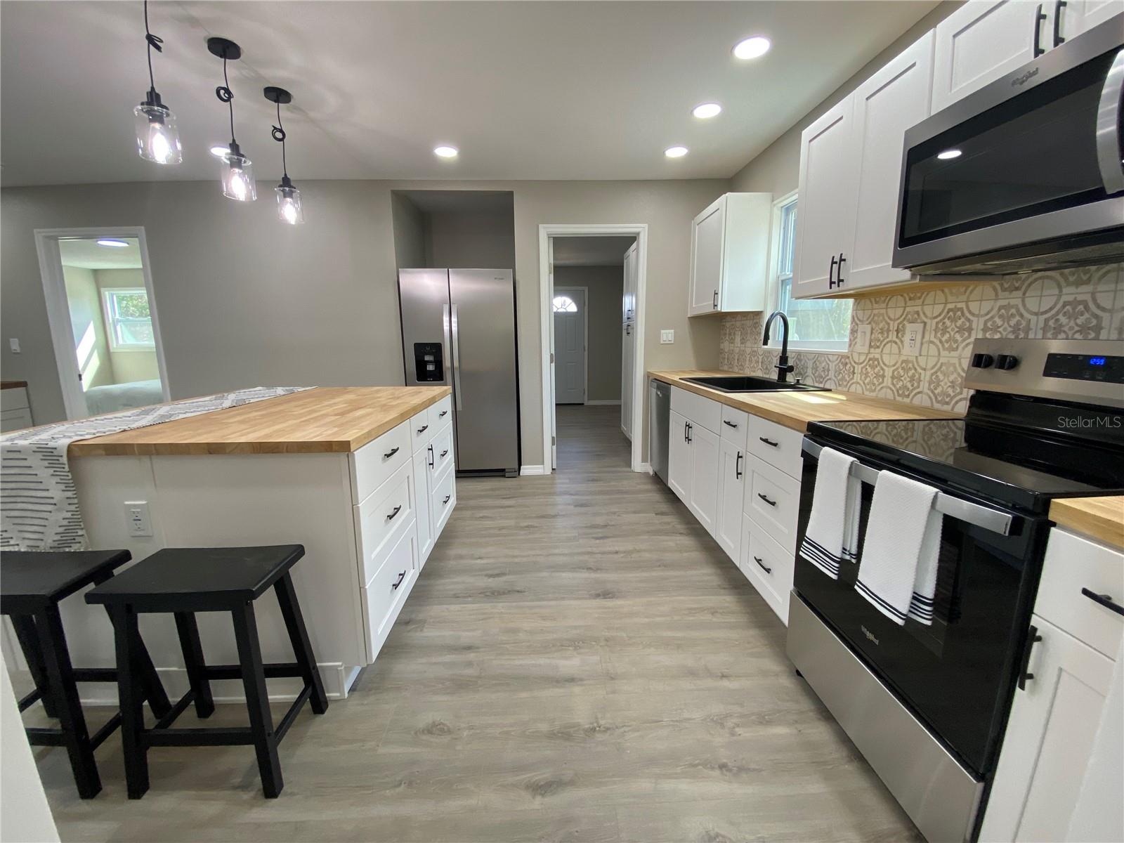 MOON LAKE ESTATES - Residential