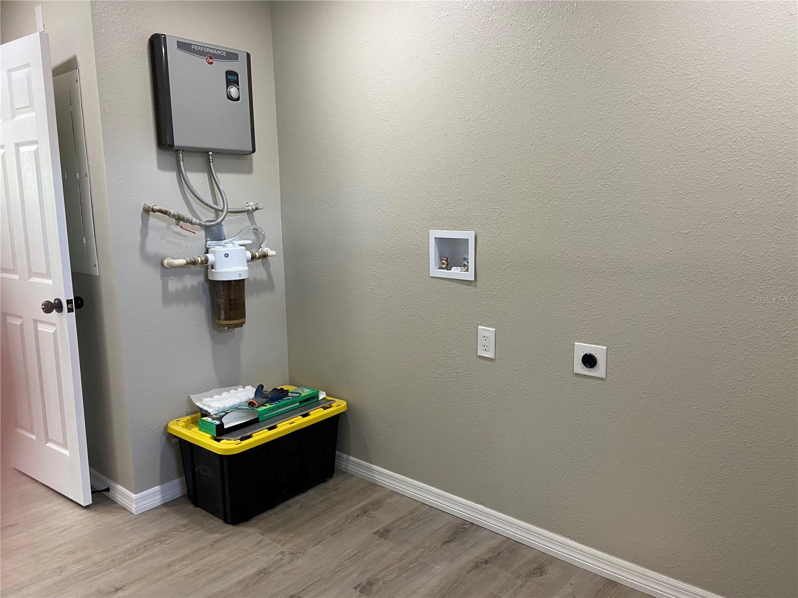 MOON LAKE ESTATES - Residential