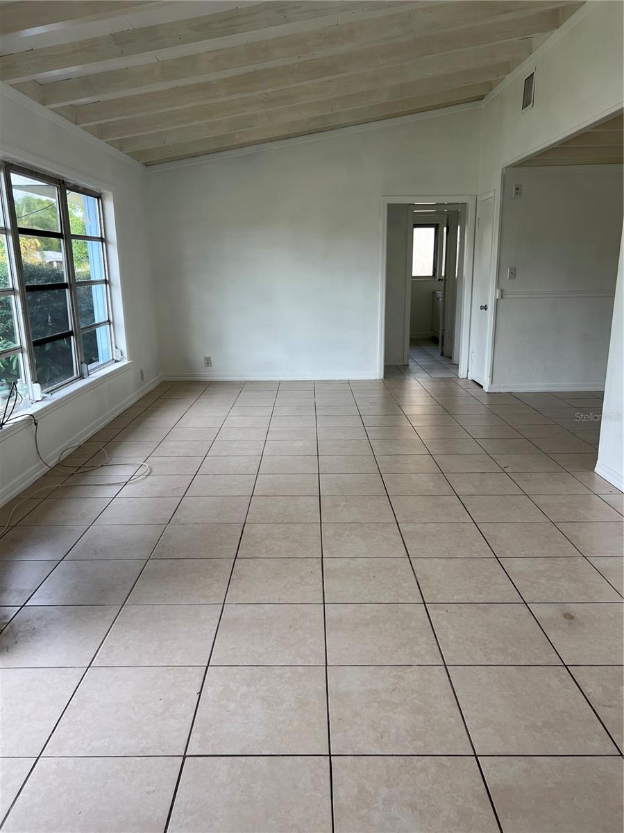 LAS LOMAS DE SARASOTA - Residential Lease