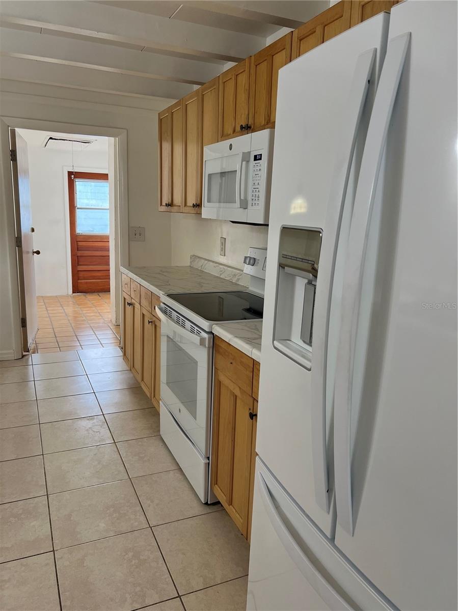 LAS LOMAS DE SARASOTA - Residential Lease