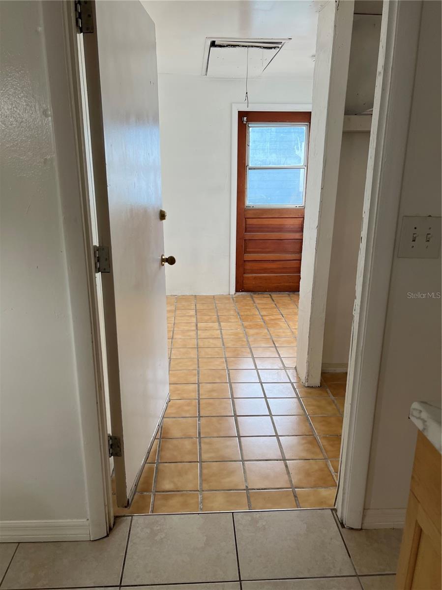 LAS LOMAS DE SARASOTA - Residential Lease