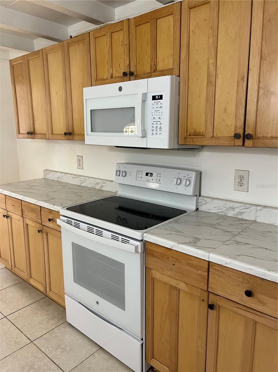LAS LOMAS DE SARASOTA - Residential Lease