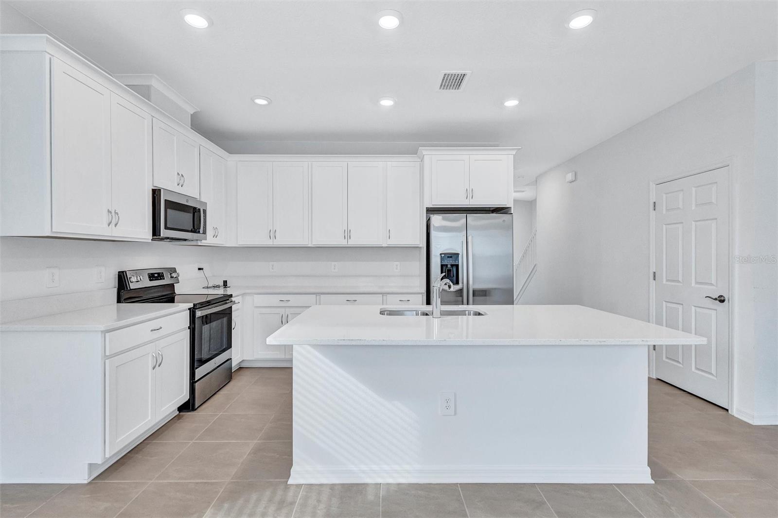 NAUTIQUE/WATERSIDE - Residential Lease