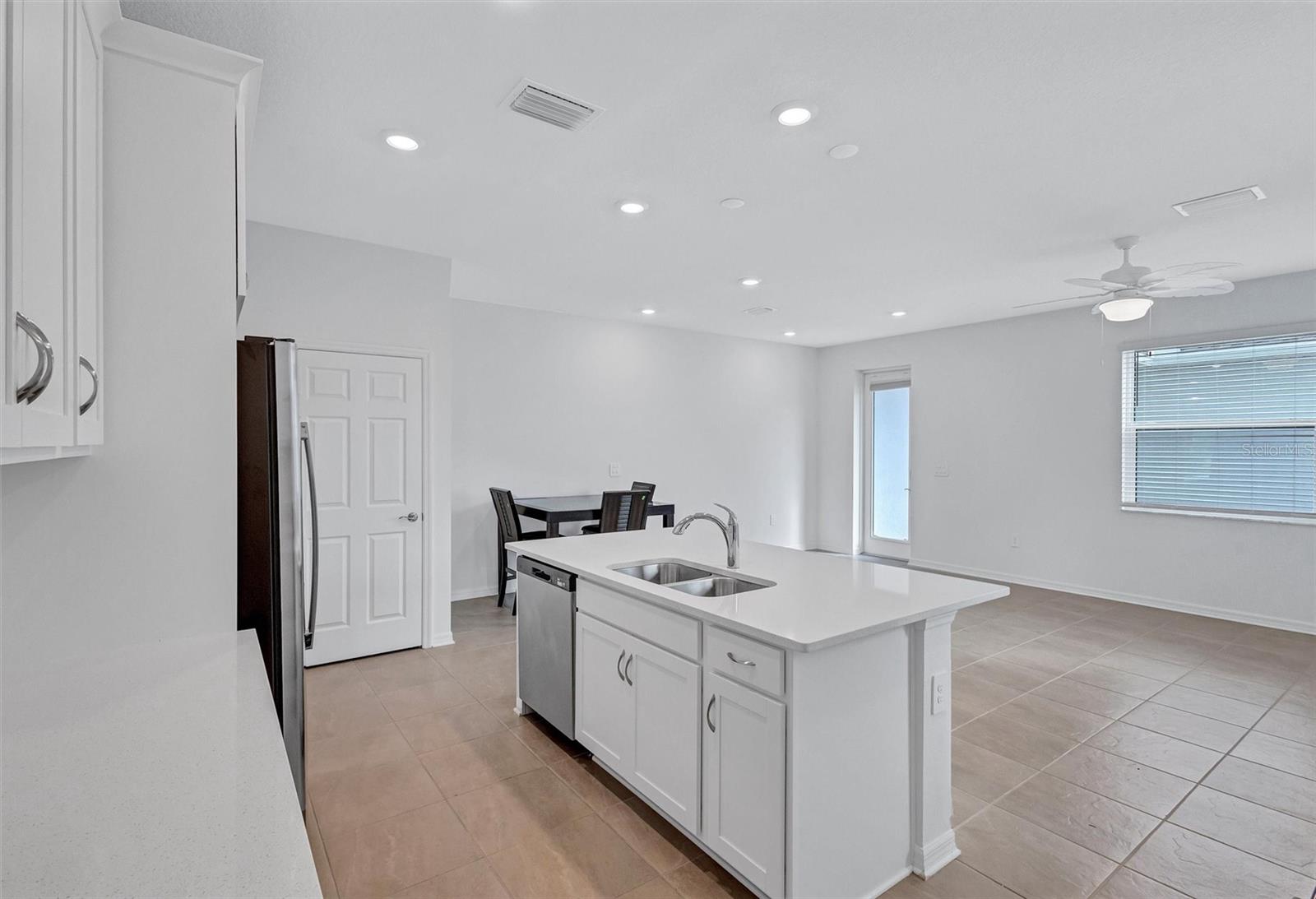 NAUTIQUE/WATERSIDE - Residential Lease