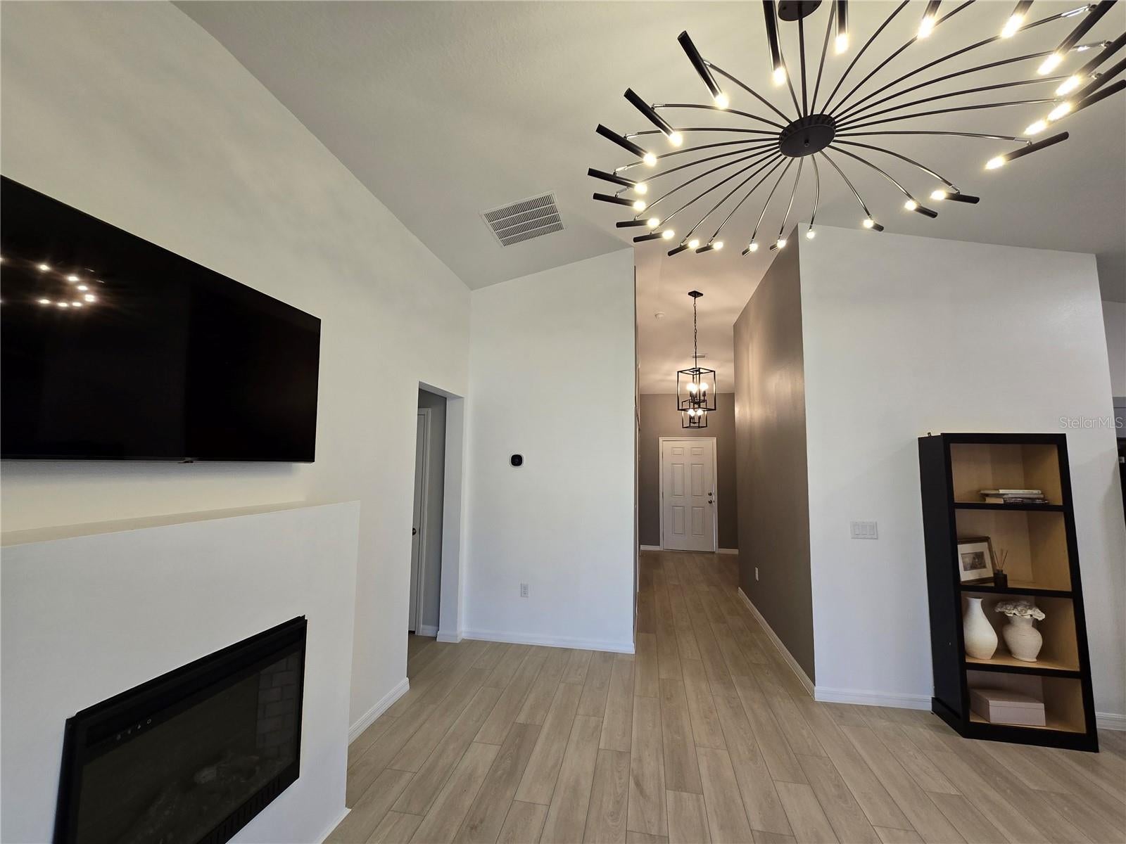 2441 OAKWOOD LANE