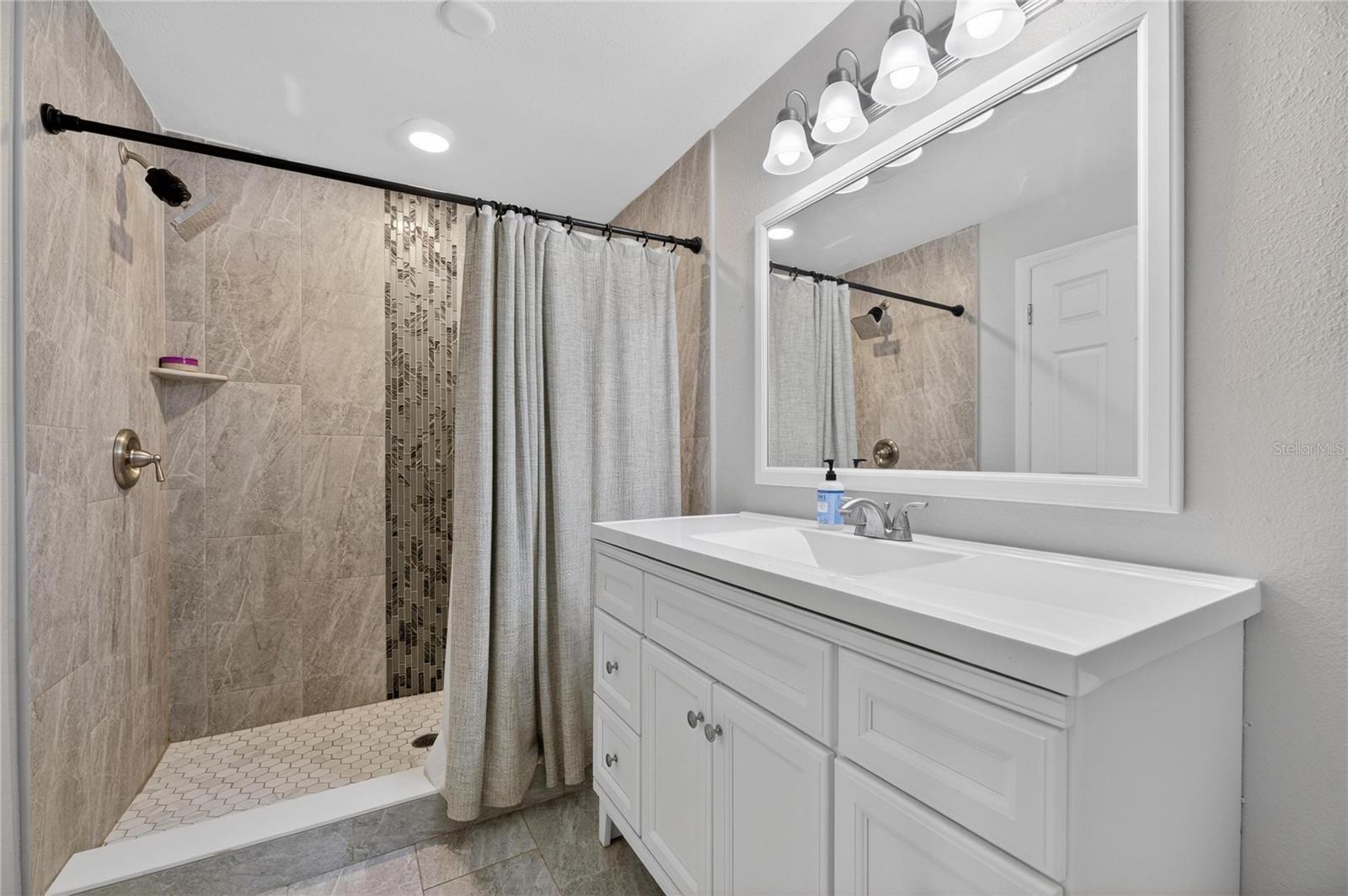 CROSS BAYOU ESTATES 1ST ADD - Residential