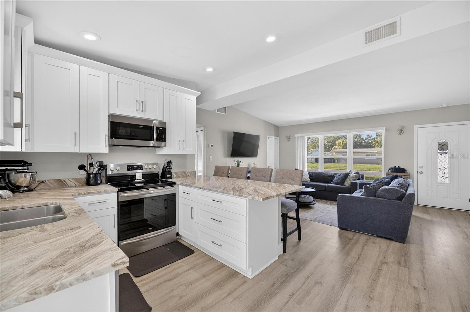 CROSS BAYOU ESTATES 1ST ADD - Residential