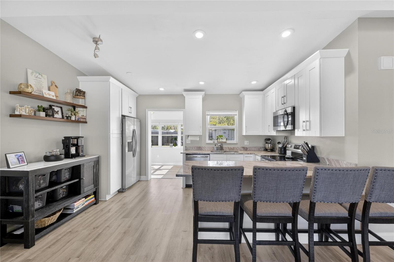 CROSS BAYOU ESTATES 1ST ADD - Residential