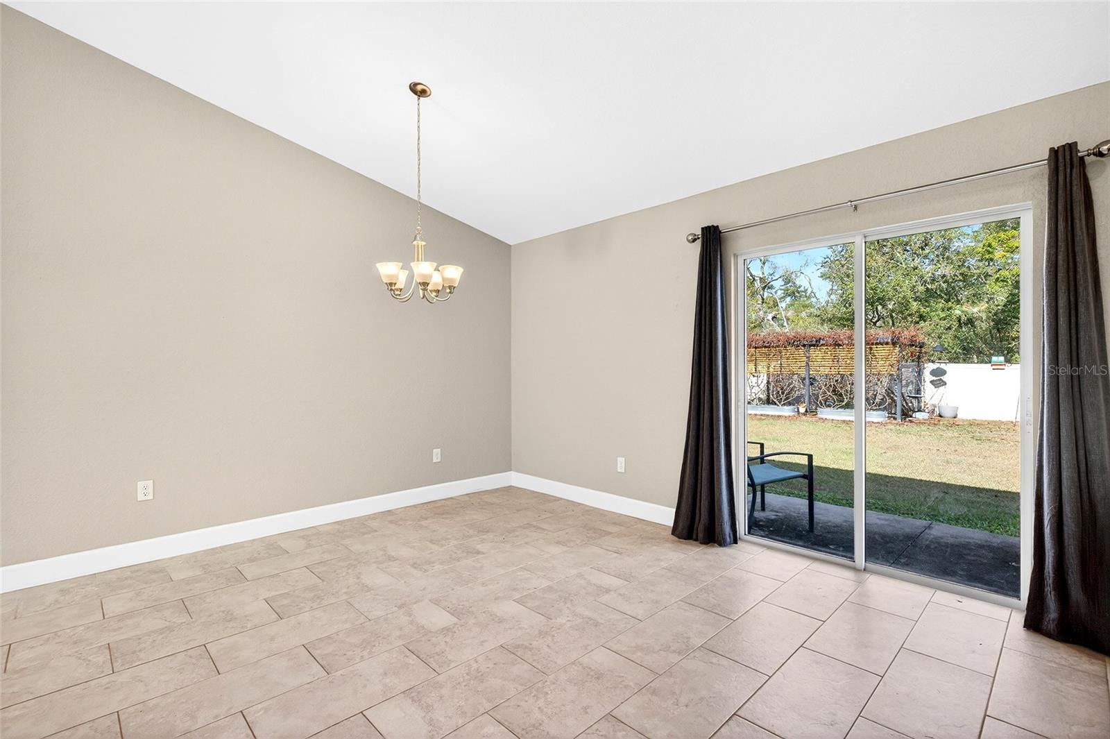 MARION OAKS UN 5 - Residential Lease